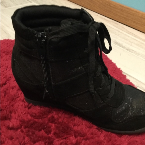 Brash Black Sparkly Wedges - Picture 3 of 3